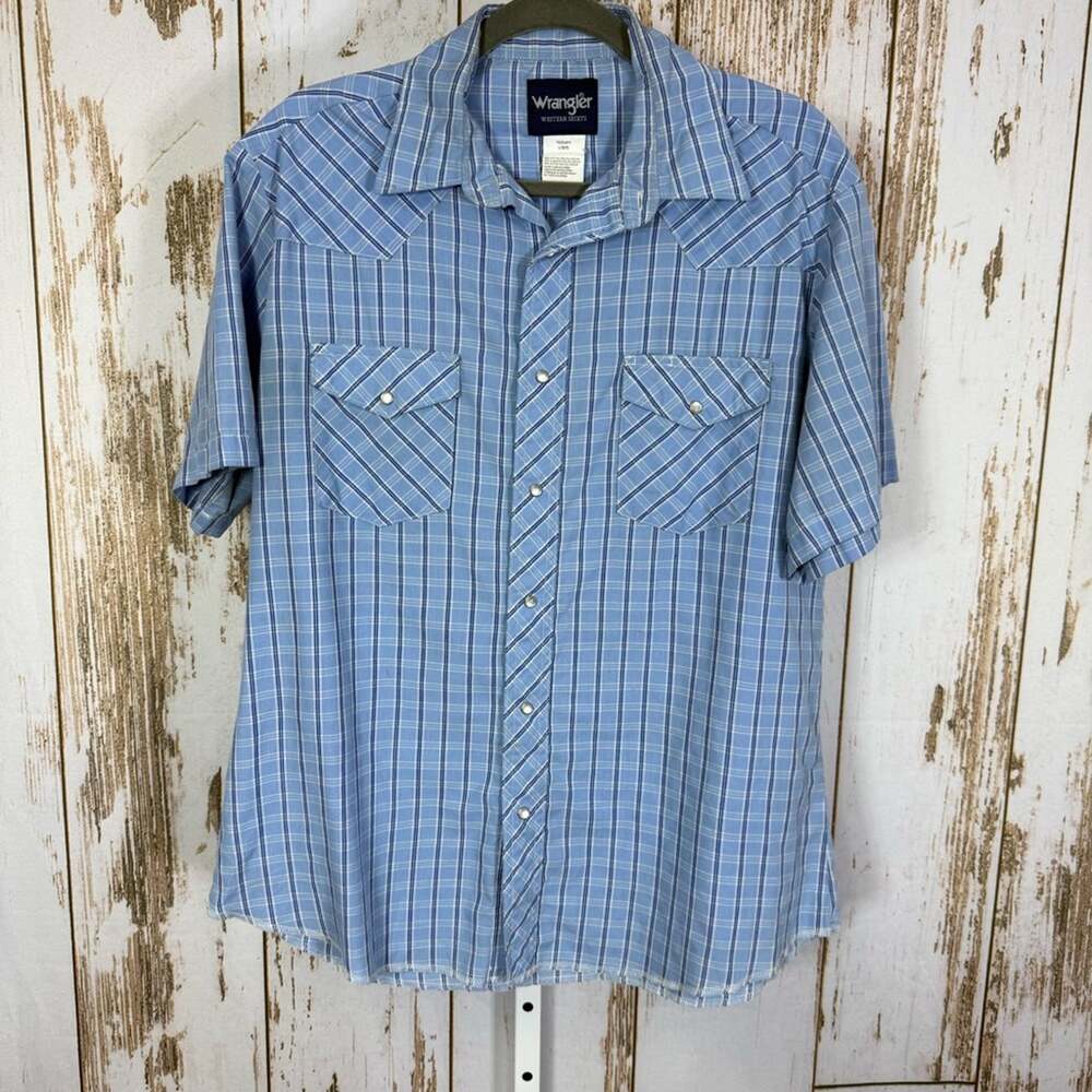 Wrangler, Blue Plaid Men's Button-Down Shirt Pearl Snaps. Size Large.